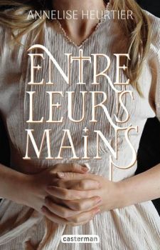 couverture entre leurs mains