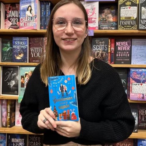 Léa| Libraire à 9e quai annecy
